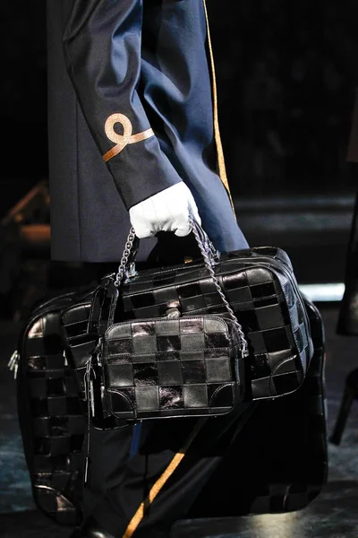 Look 28